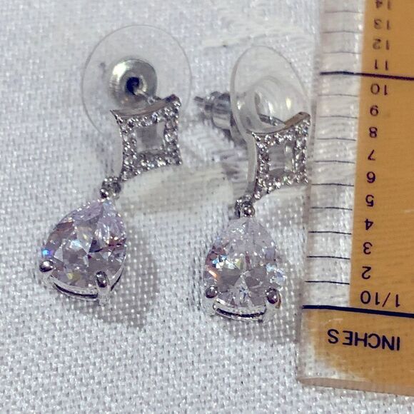 Sparking Cubic Zirconia Earrings Pear Shaped & Rhinestones .75” Gorgeous - Picture 1 of 2